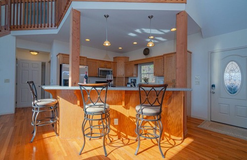 Indian Rock Springs Cabin | Spacious 5 BR Cabin Stunning Mountain View w HOT TUB