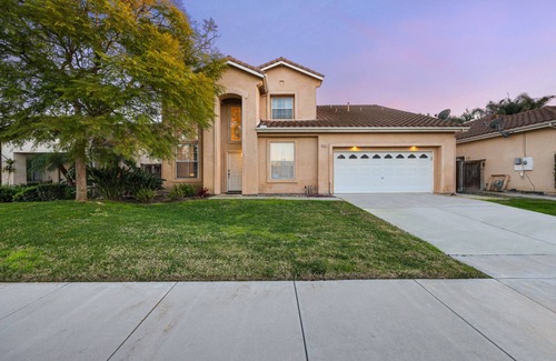 Ivey Ranch - Rancho Del Oro House | Spacious 5BR, 4 Bath With Hot Tub & Pool Table Only 5 Mi to Beach