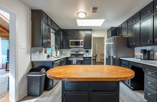 Marietta House | Spacious 5BR Near Truist Park With A Pool Table