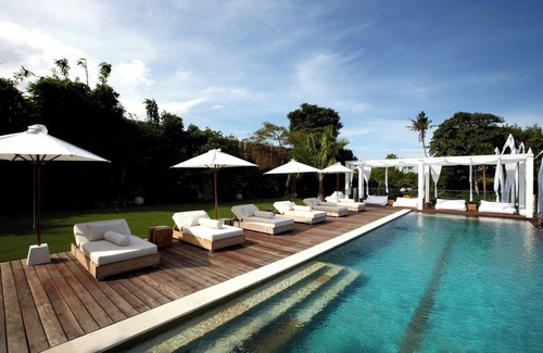 Padonan Villa | Spacious, 6-Bedroom Family Villa in Canggu