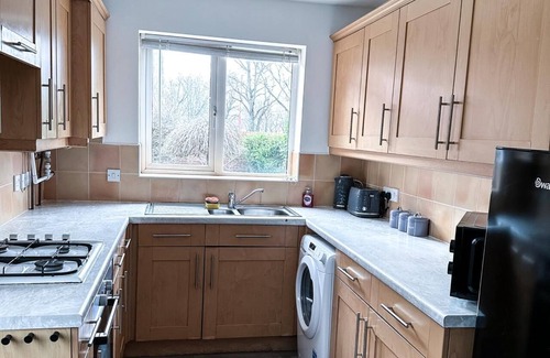 Stonnall House | Spacious 6 Bedroom House Near City Centre