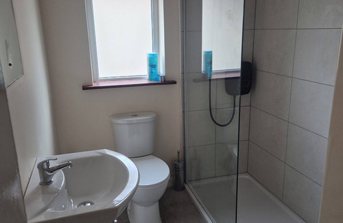 Annacotty House | Spacious 6-bedroom house in charming Limerick with WiFi