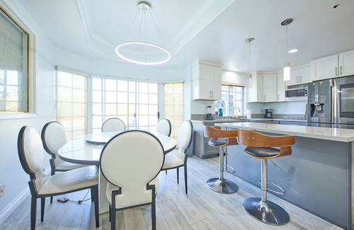 Alhambra House | Spacious 6 bedroom house with pool