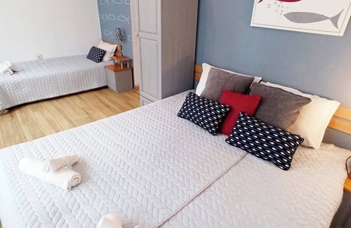 Pomorie House | Spacious 6-bedroom house with AC and WiFi in Pomorie, 5 min walk to the beach.