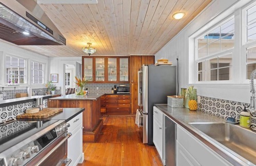 Hawi House | Spacious 6-bedroom house in brilliant Hawi with WiFi, fitness room