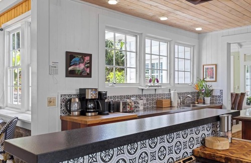 Hawi House | Spacious 6-bedroom house in brilliant Hawi with WiFi, fitness room