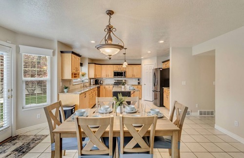 Clearfield House | Spacious 6-Bedroom Retreat Park Access Game Room Near Hill AFB & Davis Conference Center!
