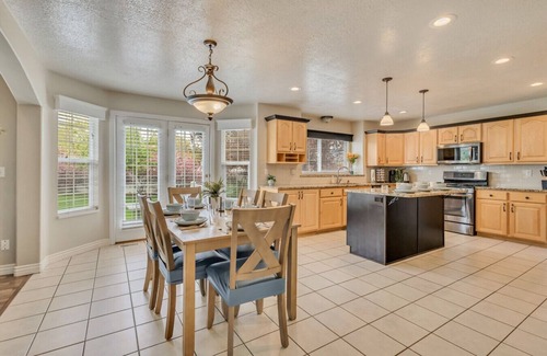 Clearfield House | Spacious 6-Bedroom Retreat Park Access Game Room Near Hill AFB & Davis Conference Center!
