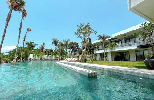 Babakan Villa | Spacious, 6 Bedroom Villa near Canggu Area