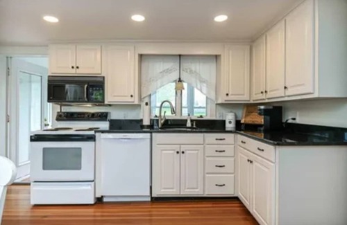 York Beach House | Spacious 6 BR ocean view retreat - stunning views!