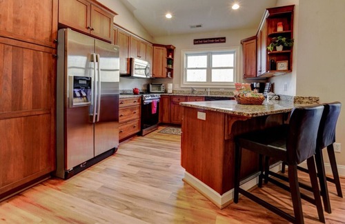 Arden House | Spacious 6br/4ba Home - weekly & monthly rates avail.
