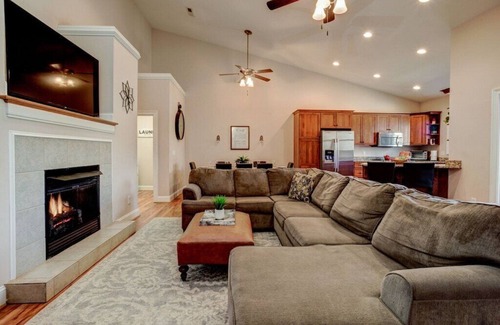 Arden House | Spacious 6br/4ba Home - weekly & monthly rates avail.