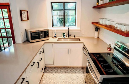 Hendersonville House | Spacious 6BR Compound w/Fire Pit | 15 Min to Town