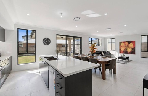 Victoria Point Apartment | Spacious 6BR Home Near Beach in Victoria Point