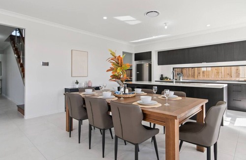 Victoria Point Apartment | Spacious 6BR Home Near Beach in Victoria Point