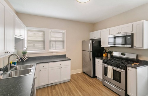 Libertyville House | Spacious 7 bed W/3 living areas Near Naval Base!