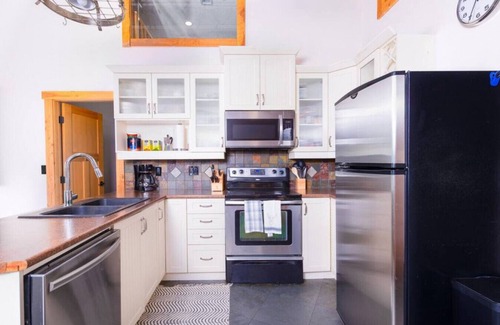 Big White Ski Resort Condo | Spacious 7 bedroom condo ski in/ski out