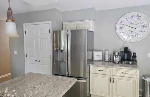 Avon Lake House | Spacious 7-bedroom house in lovely Avon Lake with AC, WiFi & close to Lake Erie