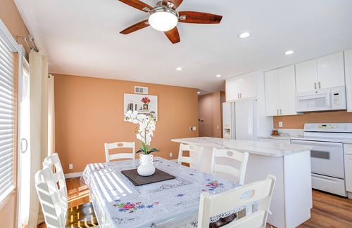 East Grove House | Spacious 7-bedroom house in quiet neighborhood