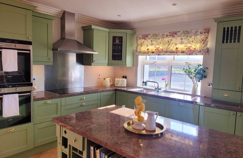 Doolin House | Spacious 7-Bedroom Home, with Panoramic Views of Wild Atlantic Way