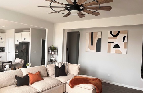 McDonough House | Spacious 7bedroom house in McDonough with Pool, WiFi, fitness room, and theater
