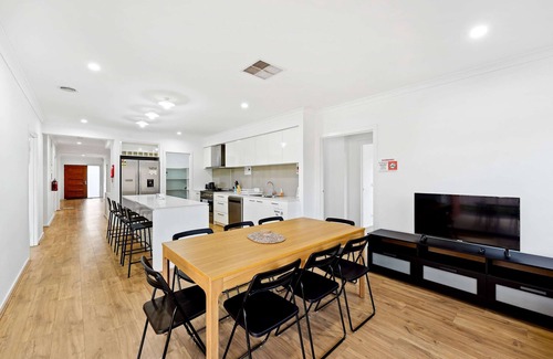 Clyde North House | Spacious 7BR Home in Clyde - Ideal for Groups
