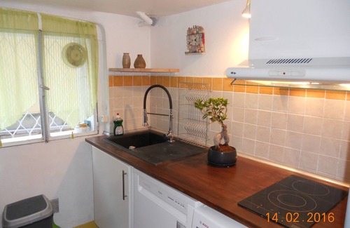 Saint-Laurent-du-Var Apartment | Spacious apartment in villa bordered by orange trees near the sea