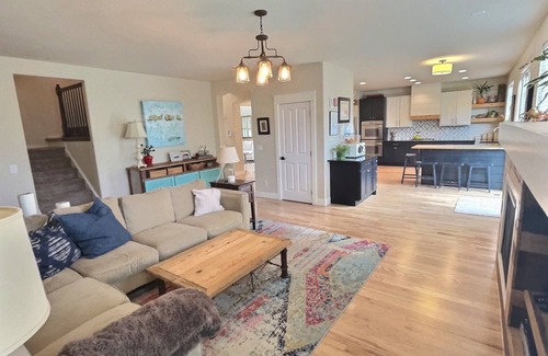 Erie House | Spacious & Affordable Colorado Home close to Boulder and Denver