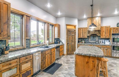 Afton House | Spacious Afton Home Patio, Grill and Mountain Views