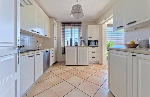 Magagnosc Villa | Spacious air-conditioned villa, heated pool and SPA, breathtaking views.