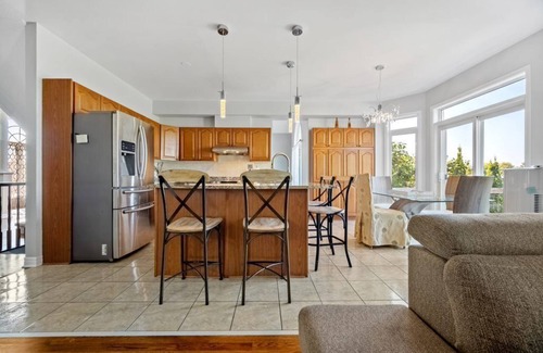 Ledbury - Heron Gate - Ridgemont - Elmwood Bed & Breakfast | Spacious and Beautiful 3 bedroom in the heart of Ottawa