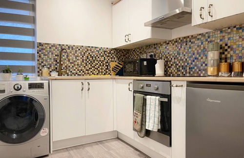 Roxeth Apartment | Spacious and bright one bedroom apartment