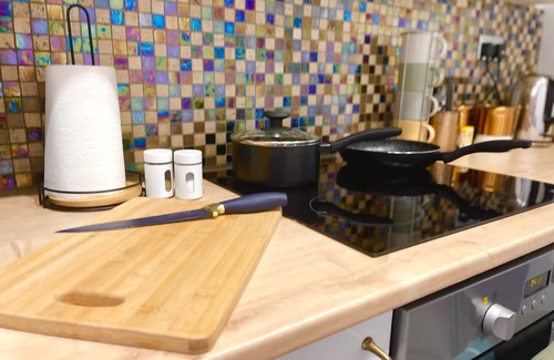 Roxeth Apartment | Spacious and bright one bedroom apartment