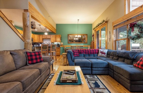 Keystone House | Spacious and Bright Keystone Townhome