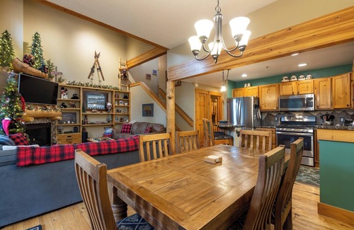 Keystone House | Spacious and Bright Keystone Townhome