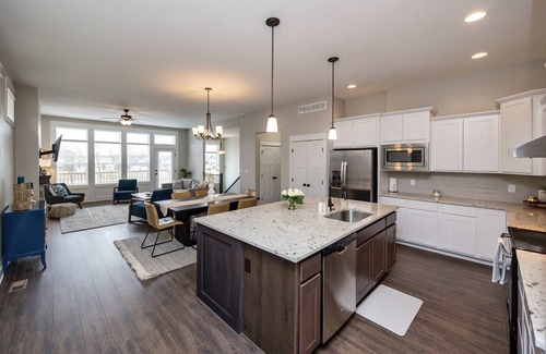Urbandale House | Spacious and clean 4-bedroom townhome in Urbandale with fitness room, WiFi