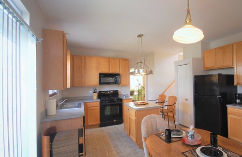 Geneva House | Spacious and comfortable 5 bedroom, 2 1/2 bath two miles from down town Geneva
