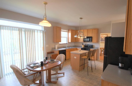 Geneva House | Spacious and comfortable 5 bedroom, 2 1/2 bath two miles from down town Geneva