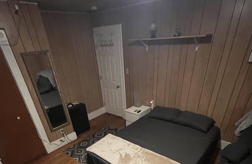 Malden Bed & Breakfast | Spacious and comfy bedroom 20 minutes from downtown