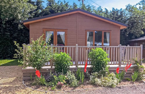 King's Lynn Ski Chalet | Spacious and contemporary lodge, great for a couple or family escape.