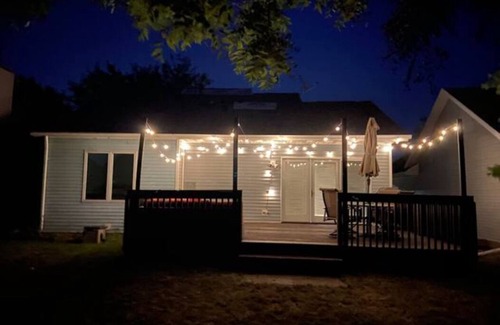 Iowa City House | Spacious and Convenient Getaway