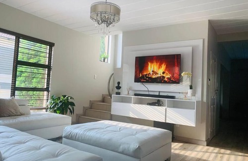 Greater Johannesburg Metropolitan Area House | Spacious and elegant residential home