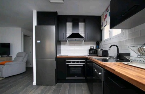 Cabo de las Huertas Apartment | Spacious and Stylish 3 Bedroom Apartment- 4min walk to beach