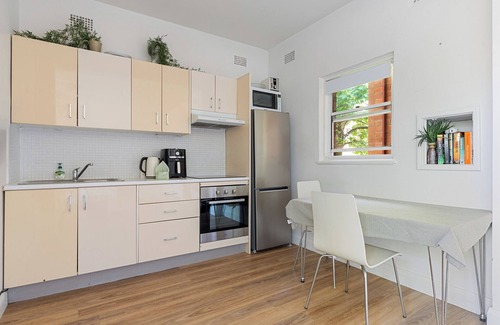 Manly Apartment | Spacious and Idyllic Unit in Little Manly