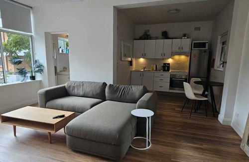 Manly Apartment | Spacious and Idyllic Unit in Little Manly