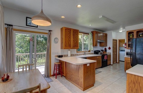 Keaau House | Spacious and Lovely Ocean View Home