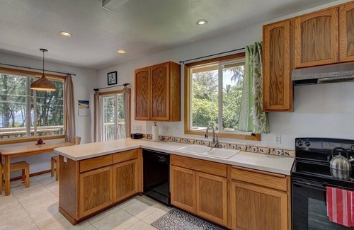 Keaau House | Spacious and Lovely Ocean View Home