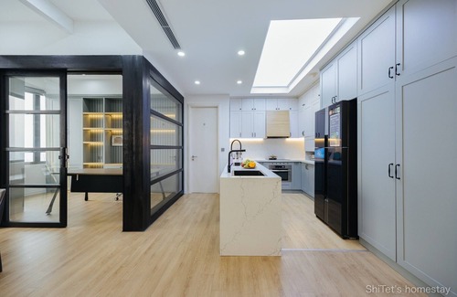 Dich Vong Hau Apartment | Spacious and luxurious 3-bedroom apartment with WiFi, AC in pleasant Cầu Giấy