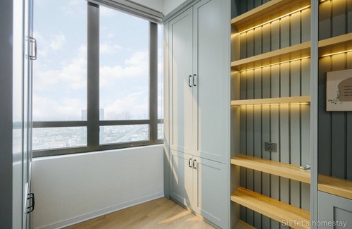Dich Vong Hau Apartment | Spacious and luxurious 3-bedroom apartment with WiFi, AC in pleasant Cầu Giấy