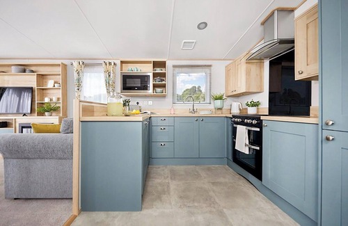 Llanllwchaiarn House | Spacious and modern 12ft-wide caravan with one double and two twin.